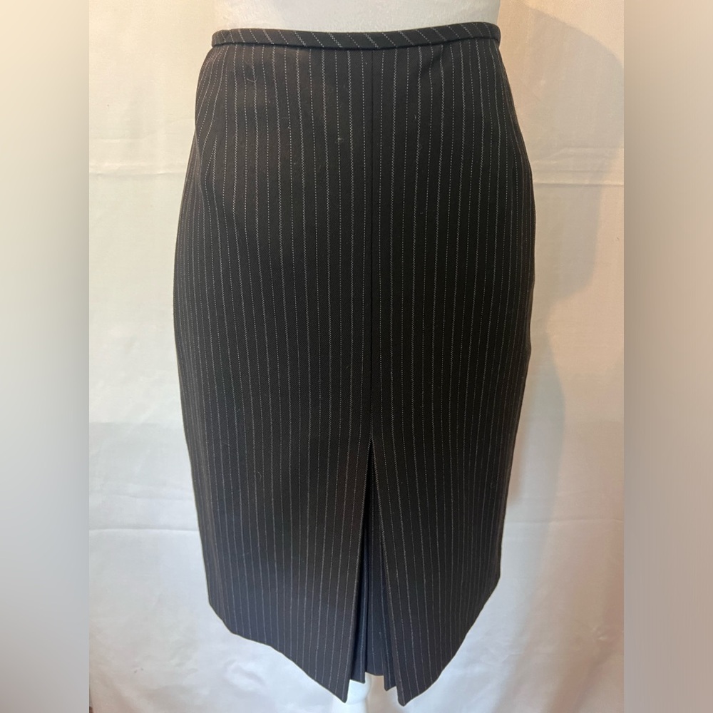 Skirt Pencil Pinstripe Size 2 Anne Klein Charcoal pleated bottom front and back